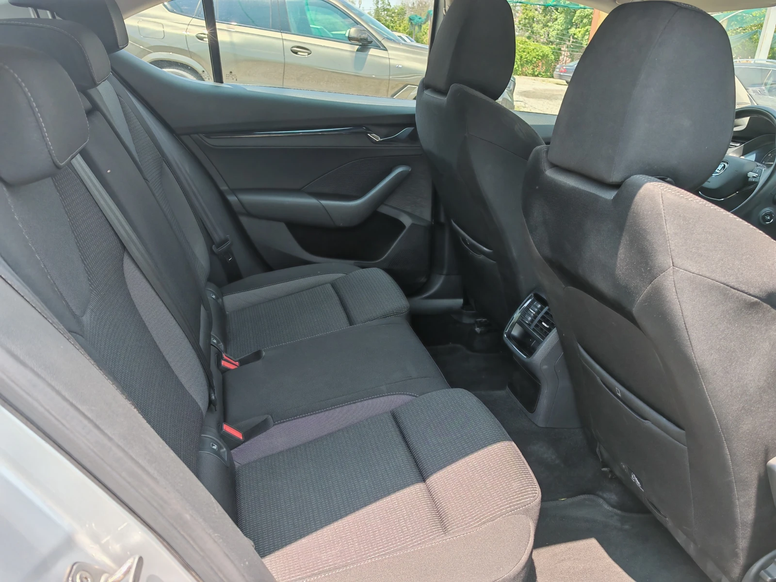 Skoda Octavia 1.5 TSI DSG, снимка 9 - Автомобили и джипове - 55324371