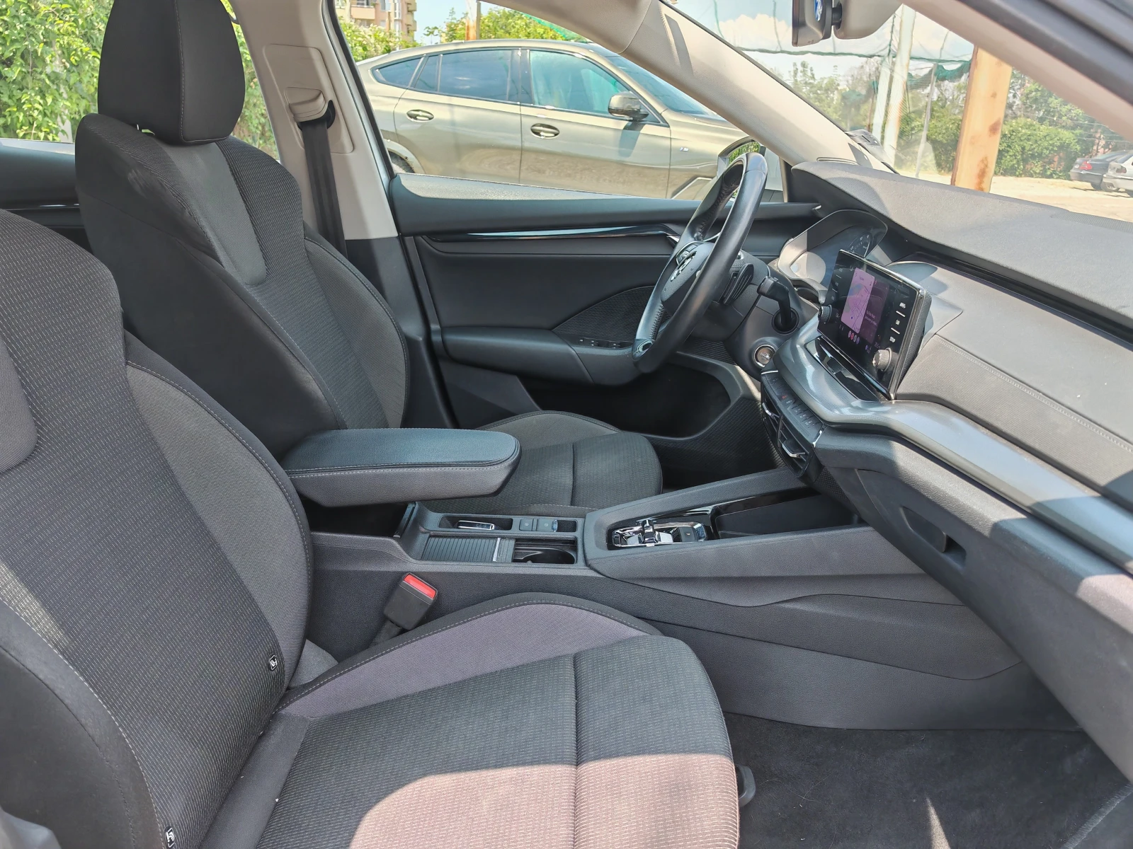 Skoda Octavia 1.5 TSI DSG, снимка 8 - Автомобили и джипове - 55324371
