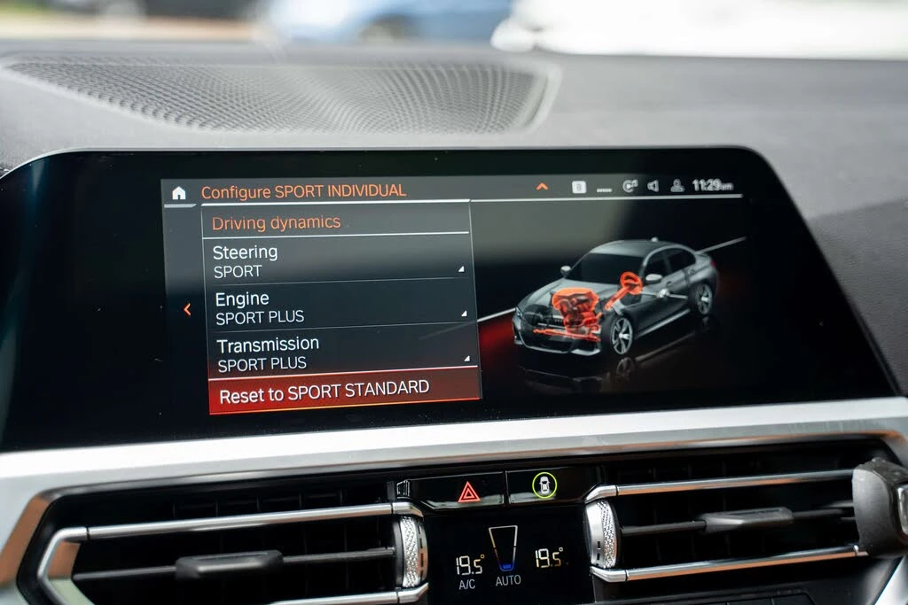 BMW 340 xDrive/360 камери/ HUD/ Harman Kardon/ Adaptive cr, снимка 12 - Автомобили и джипове - 55786589