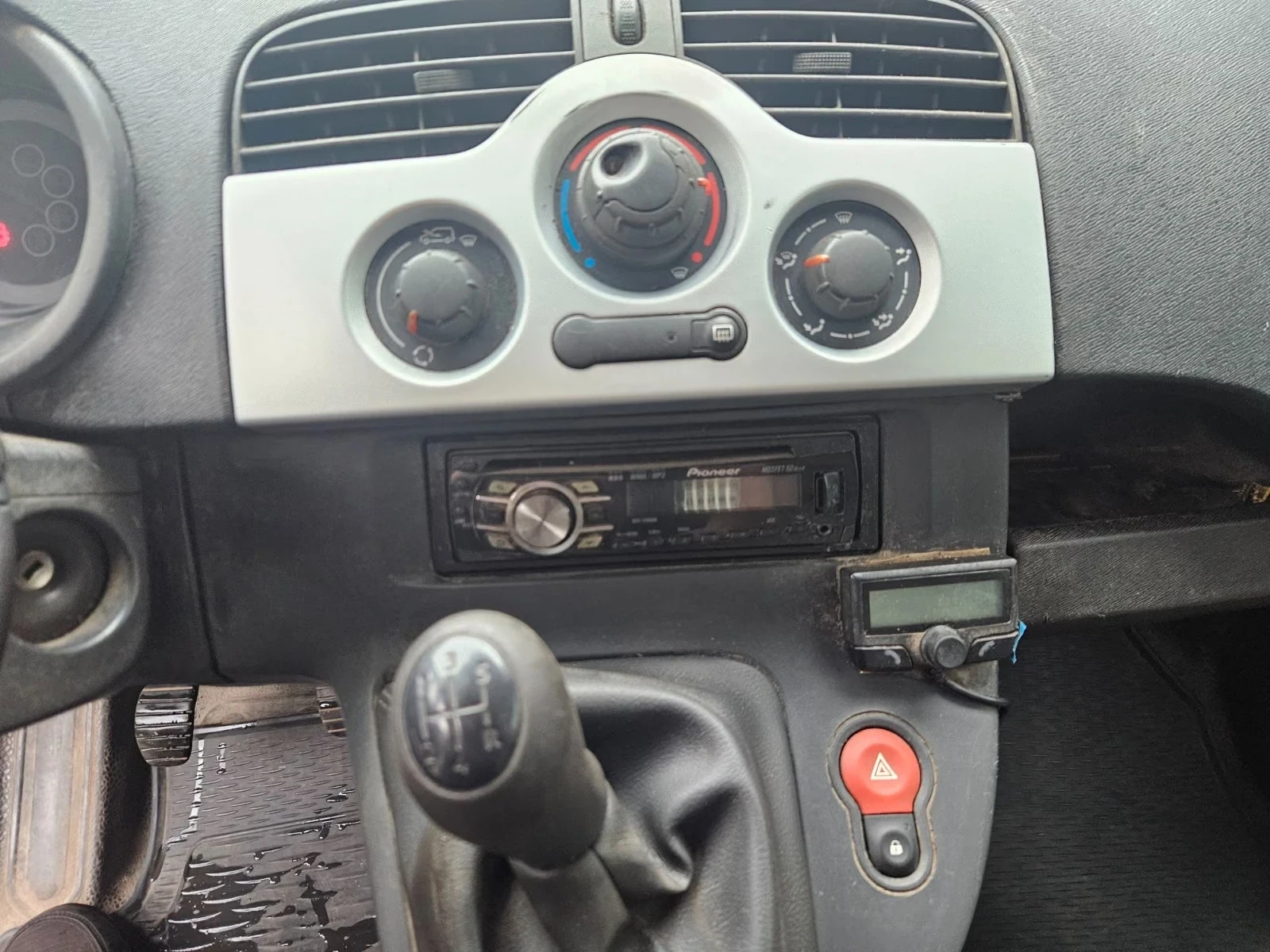 Renault Kangoo, снимка 14 - Автомобили и джипове - 56360513