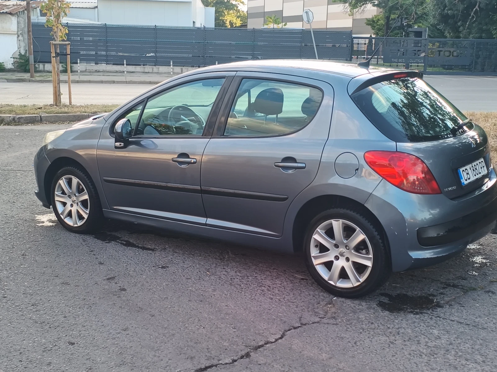 Peugeot 207 1.6 бензин , снимка 3 - Автомобили и джипове - 56665576
