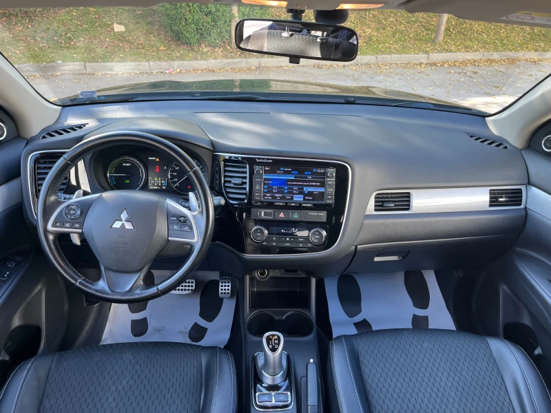 Mitsubishi Outlander 2.0i Hybrid, снимка 11 - Автомобили и джипове - 47796556