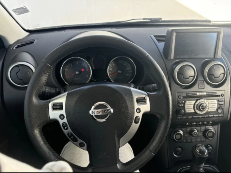 Nissan Qashqai, снимка 9 - Автомобили и джипове - 48550504