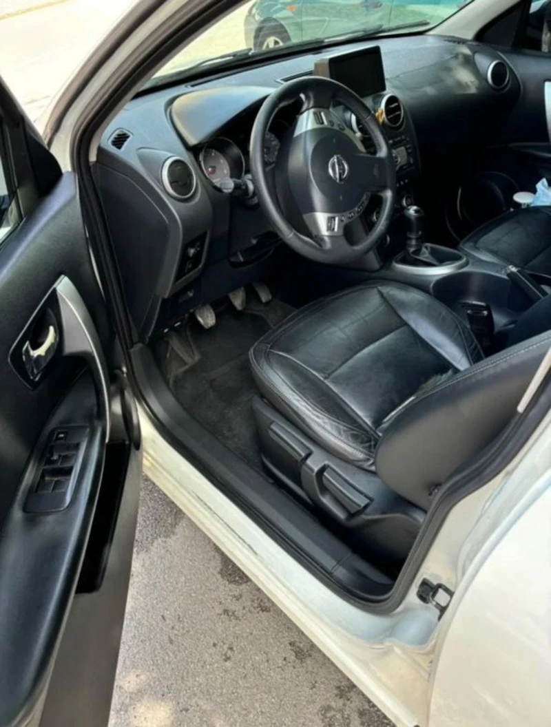 Nissan Qashqai, снимка 6 - Автомобили и джипове - 48550504