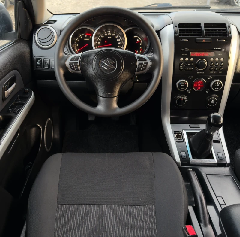 Suzuki Grand vitara 1.9DDIS 4x4* Keyless Go* FACELIFT, снимка 13 - Автомобили и джипове - 49521471