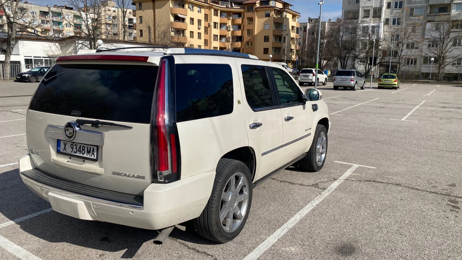 Cadillac Escalade 6.0 hybrid  - изображение 9