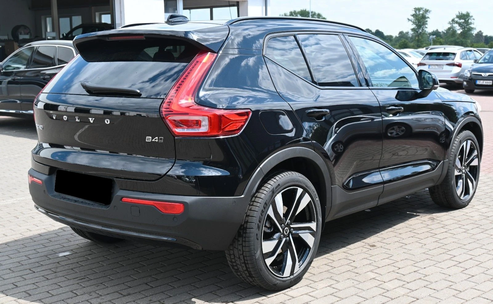 Volvo XC40 B4 AWD = Plus Dark= Гаранция - изображение 4