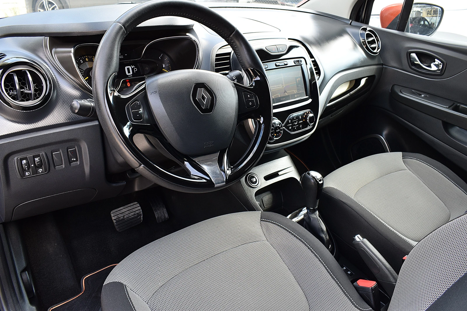 Renault Captur 1.2ШВЕЙЦАРИЯ/КЛИМАТРОНИК/Keyles/Автоматик/Нави/Лед - изображение 9