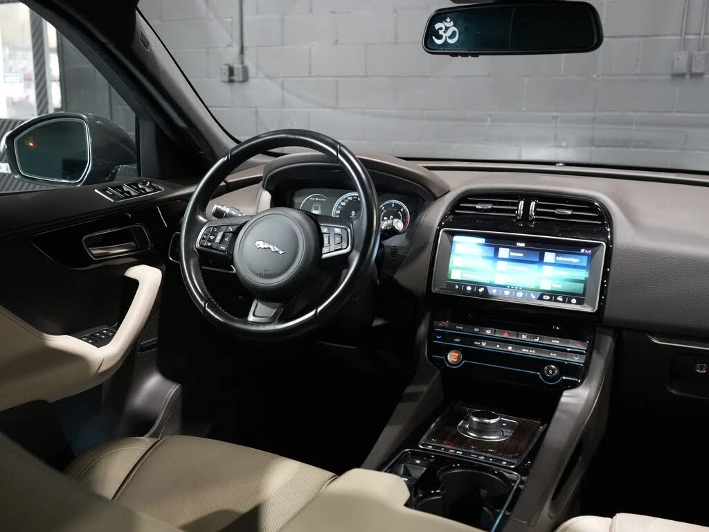 Jaguar F-PACE AWD* KEYLESS* PANORAMA* АвтоКредит(ЦЕНА ДО БГ) - изображение 8