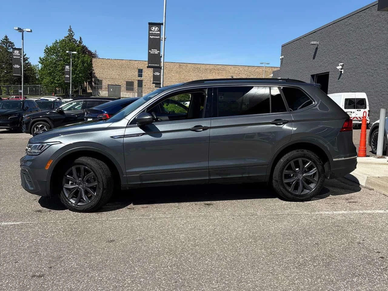 VW Tiguan Comfortline / 4MOTION / CAMERA / ПОДГРЕВИ /ЛИЗИНГ , снимка 2 - Автомобили и джипове - 54651354