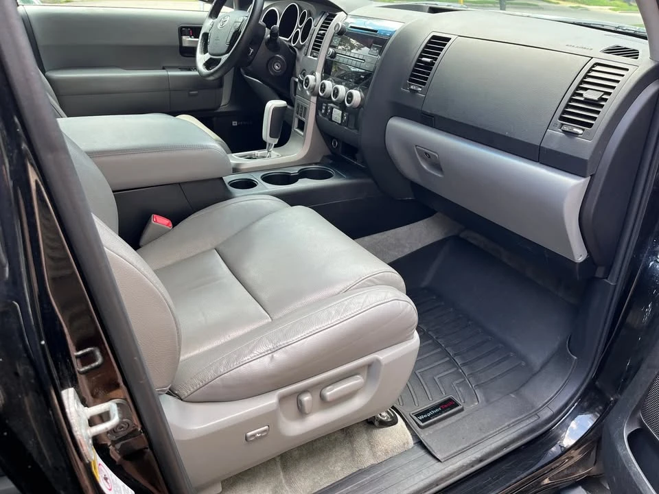 Toyota Sequoia * Limited* АВТОКРЕДИТ БЕЗ ПЪРВОНАЧАЛНА ВНОСКА* , снимка 13 - Автомобили и джипове - 55778947