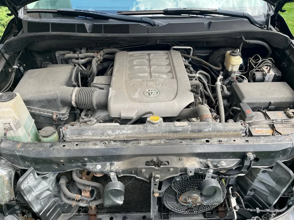 Toyota Sequoia * Limited* АВТОКРЕДИТ БЕЗ ПЪРВОНАЧАЛНА ВНОСКА* , снимка 3 - Автомобили и джипове - 55778947