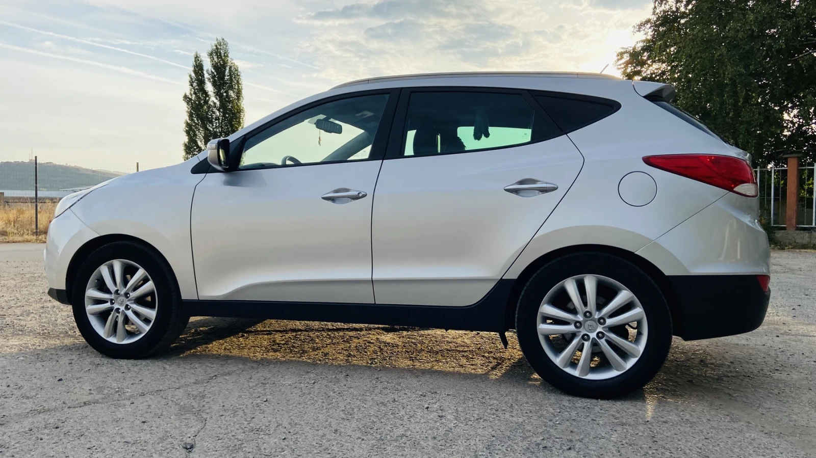 Hyundai IX35 Перфектен 2.0 CRDi - 4x4 - 136 конски сили, снимка 2 - Автомобили и джипове - 56162246