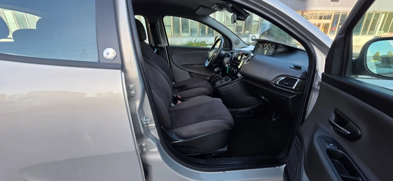 Lancia Ypsilon 1.2i 70k.c EURO 5B ITALIA , снимка 12 - Автомобили и джипове - 51362587