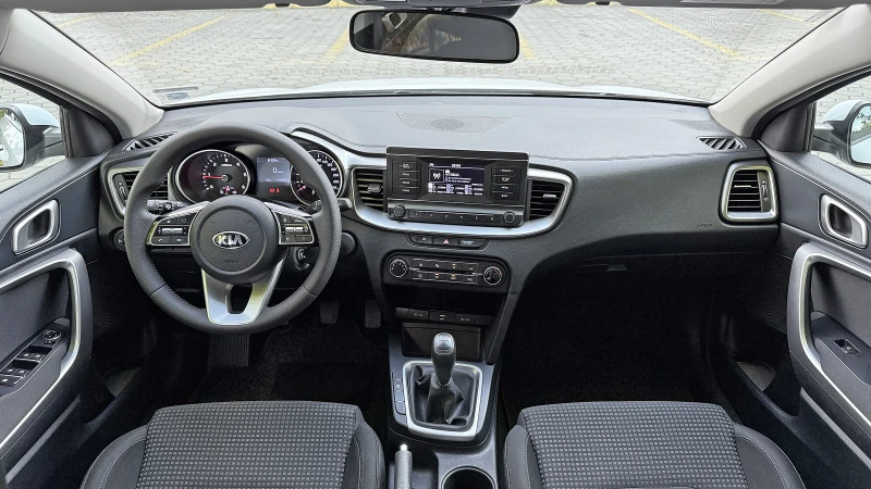 Kia Ceed 1.6 CRDi Гаранционен!, снимка 7 - Автомобили и джипове - 51510719