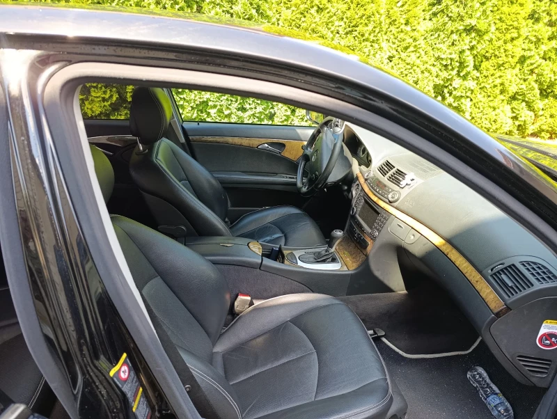 Mercedes-Benz E 320, снимка 9 - Автомобили и джипове - 52518329