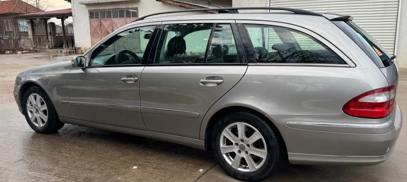 Mercedes-Benz E 220 2.2 CDI, снимка 3 - Автомобили и джипове - 53460403