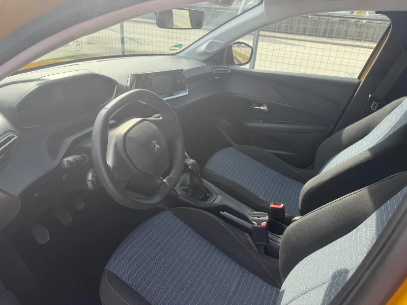 Peugeot 208, снимка 6 - Автомобили и джипове - 53403261