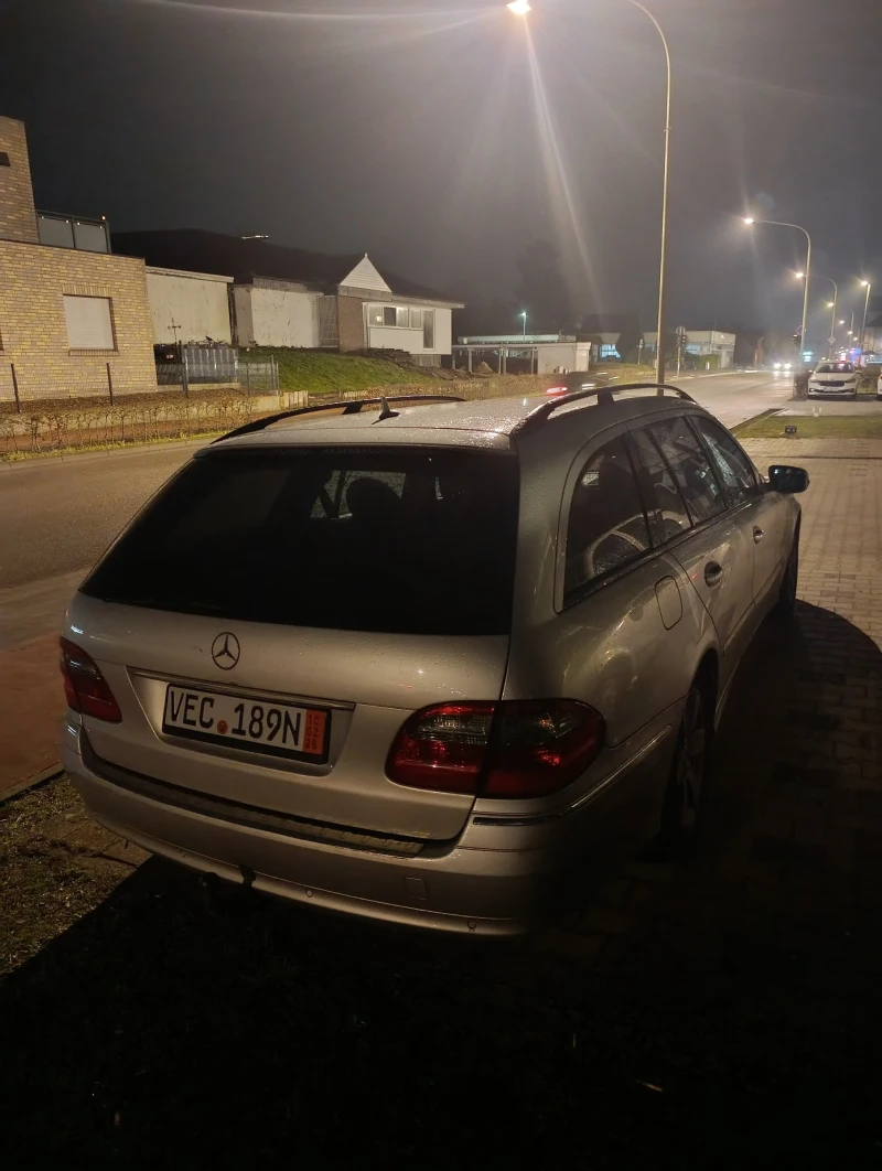 Mercedes-Benz E 220 avantgarde, снимка 4 - Автомобили и джипове - 53434565