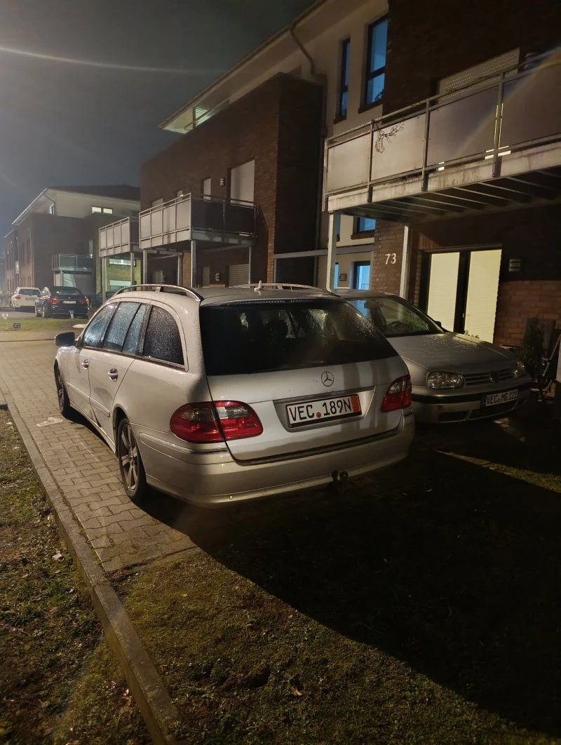 Mercedes-Benz E 220 avantgarde, снимка 3 - Автомобили и джипове - 53434565