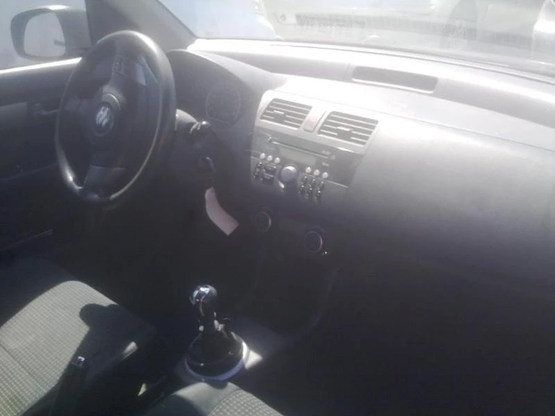 Suzuki Swift 1.3i /1.3 DDiS, снимка 10 - Автомобили и джипове - 22766396