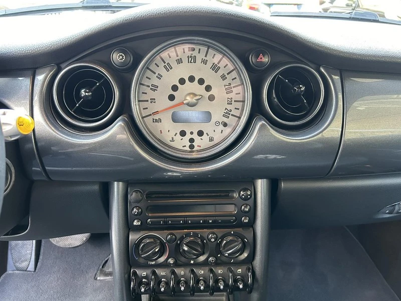 Mini Cooper cabrio 1.6i Cabrio, снимка 11 - Автомобили и джипове - 45006687