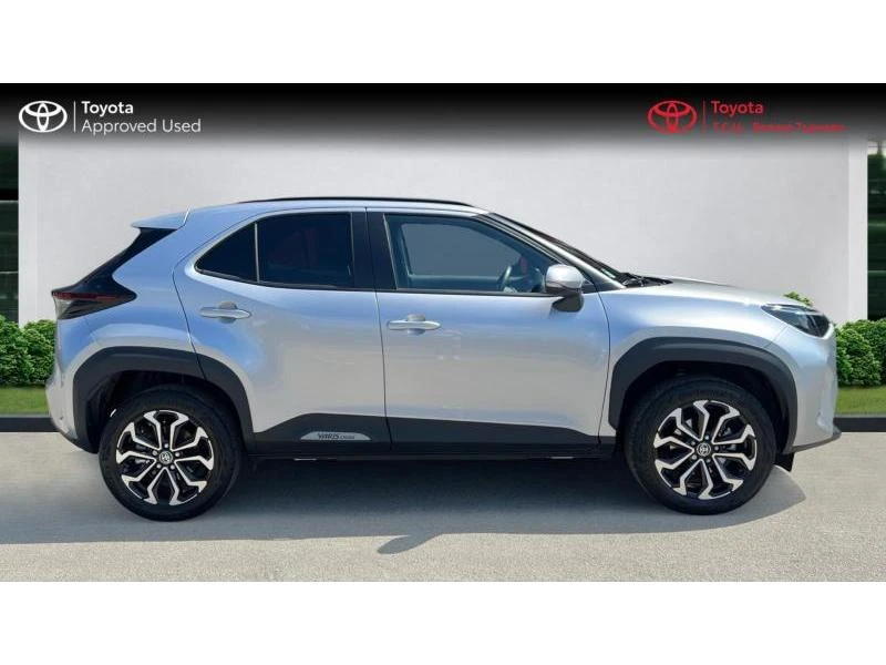 Toyota Yaris Cross 1.5H Chic AWD, снимка 4 - Автомобили и джипове - 55006223
