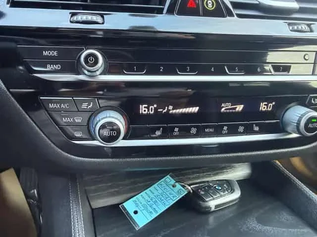 BMW 530 * 530i xDrive M Package * CARFAX * ОПЦИЯ ЗА ФИНАНС, снимка 14 - Автомобили и джипове - 55695871