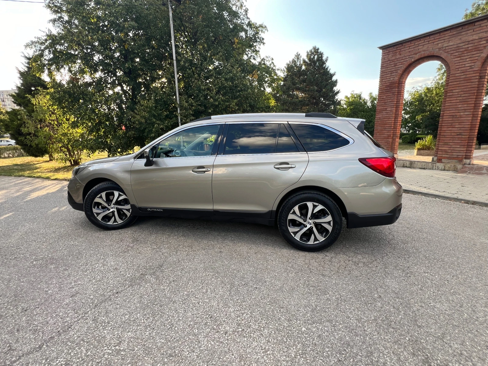 Subaru Outback 2, 5 Всички екстри - изображение 3