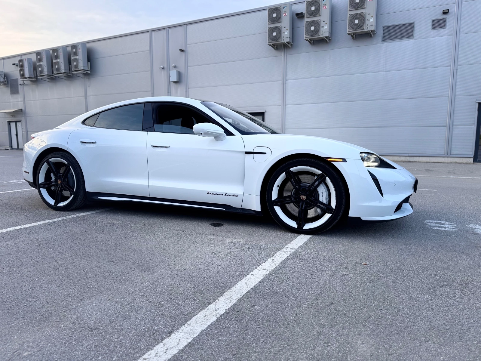 Porsche Taycan * TURBO* Bose* R21* 49KM* Head UP* Distronik* FULL - изображение 6