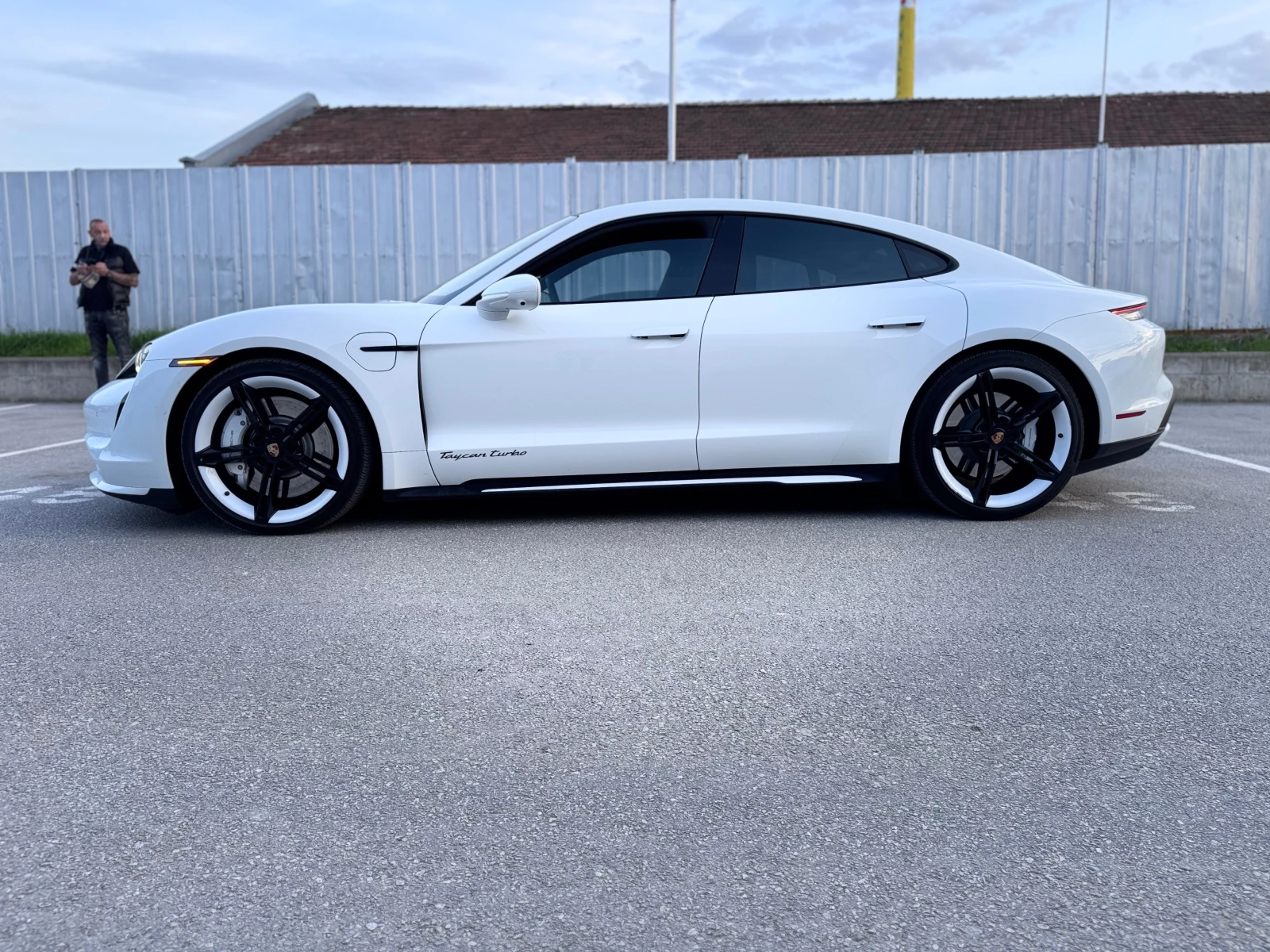 Porsche Taycan * TURBO* Bose* R21* 49KM* Head UP* Distronik* FULL - изображение 7