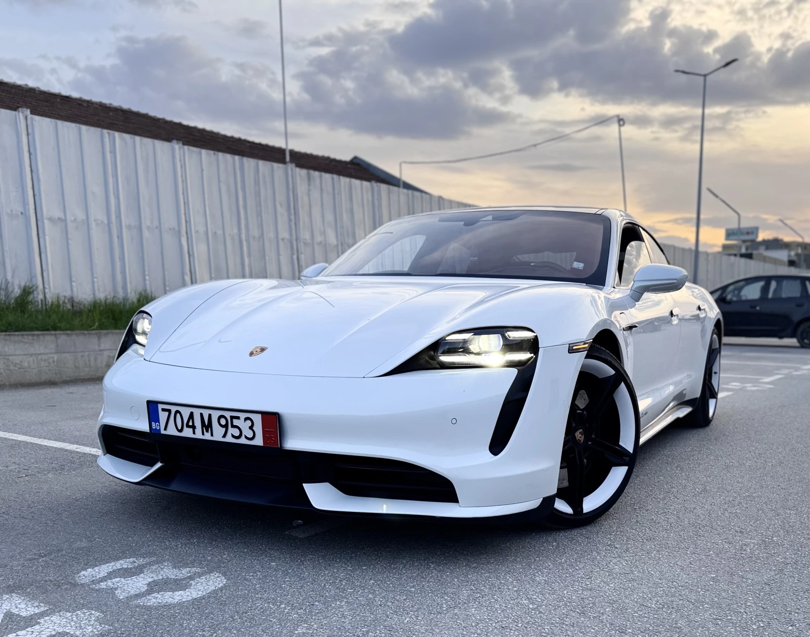 Porsche Taycan * TURBO* Bose* R21* 51KM* Head UP* Distronik* FULL - изображение 2