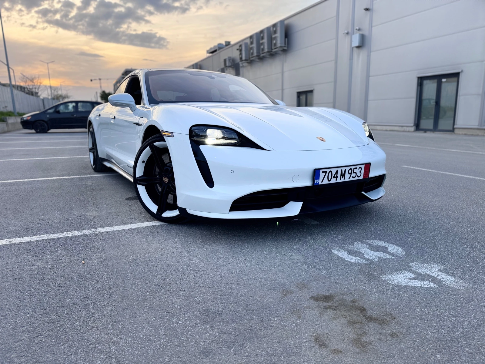 Porsche Taycan * TURBO* Bose* R21* 49KM* Head UP* Distronik* FULL - изображение 3