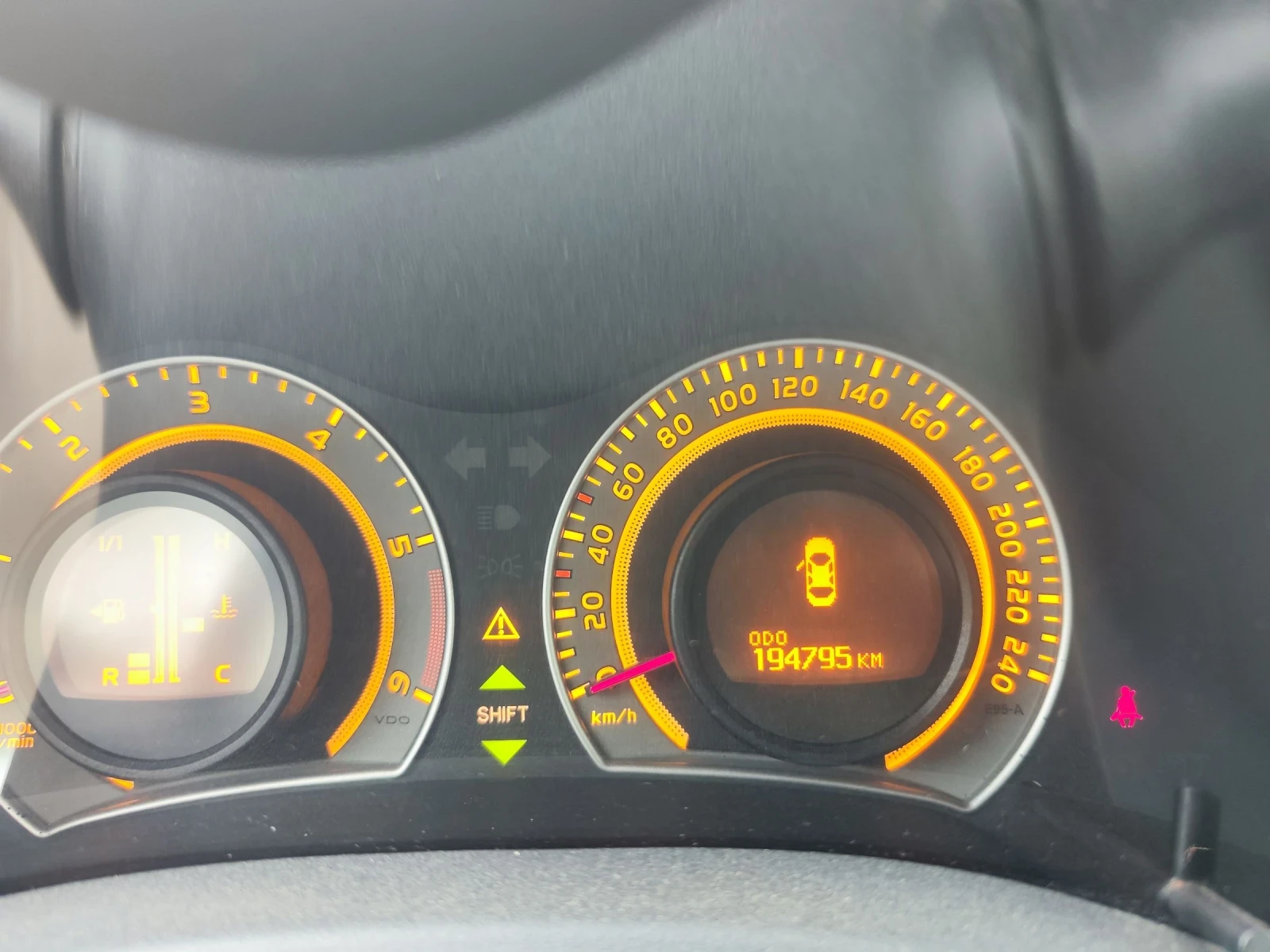Toyota Auris 2.2 D-CAT - изображение 6