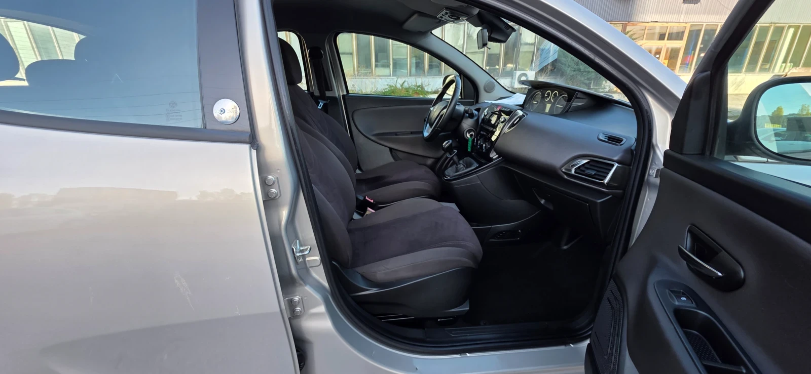 Lancia Ypsilon 1.2i 70k.c EURO 5B ITALIA  | Mobile.bg   12