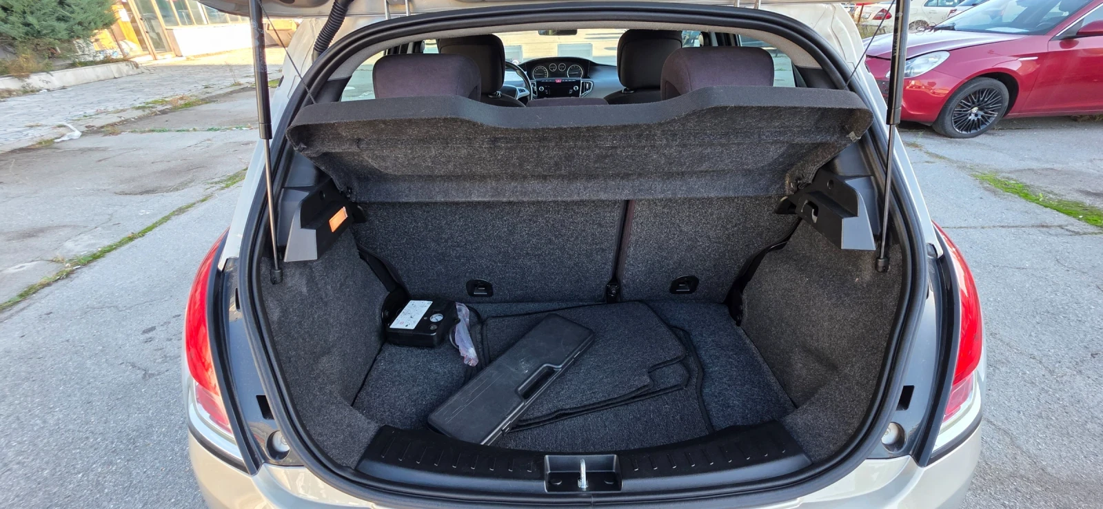 Lancia Ypsilon 1.2i 70k.c EURO 5B ITALIA  | Mobile.bg   15