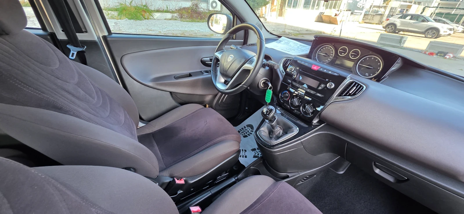 Lancia Ypsilon 1.2i 70k.c EURO 5B ITALIA  | Mobile.bg   13