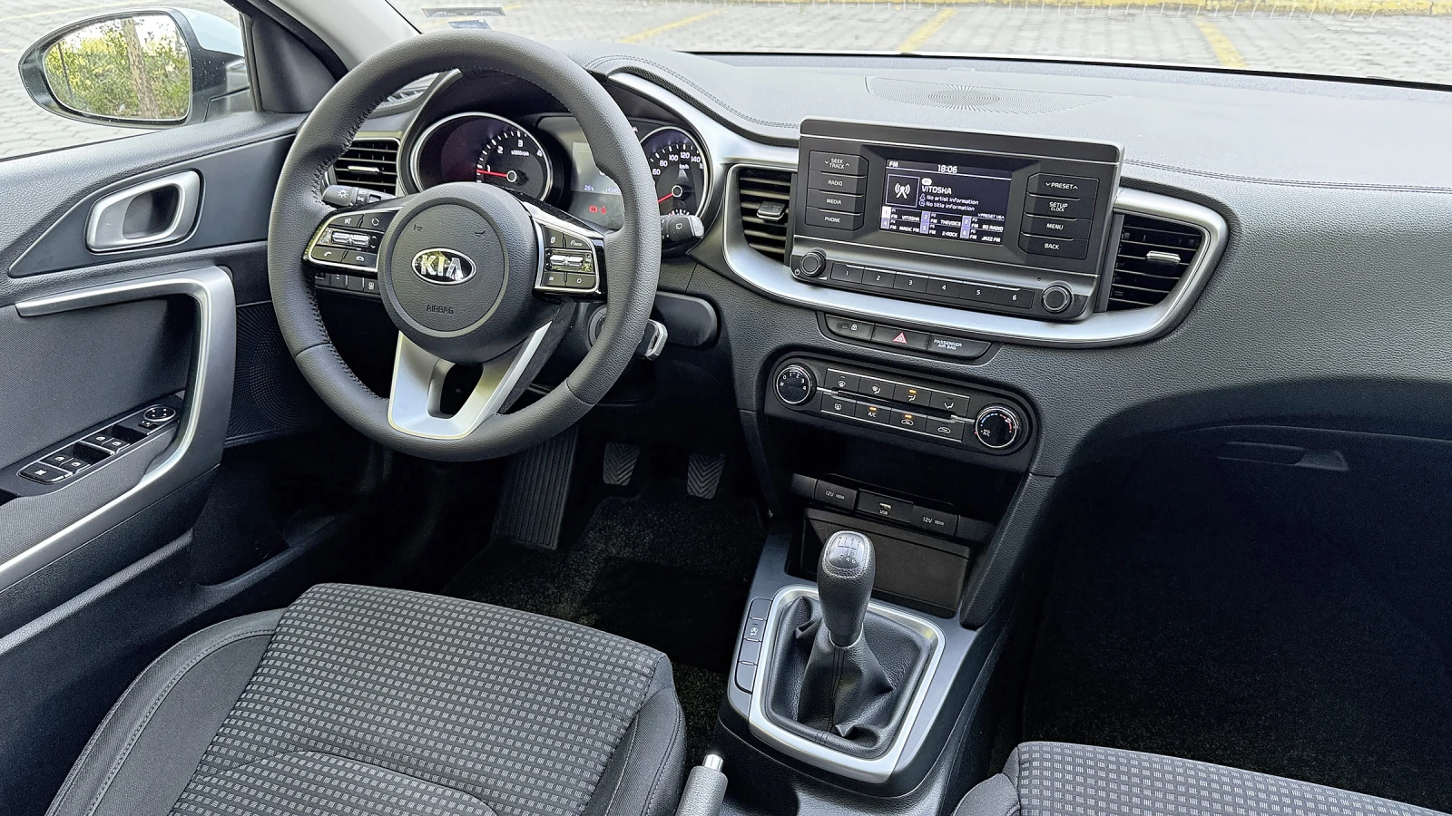 Kia Ceed 1.6 CRDi Гаранционен! - изображение 9