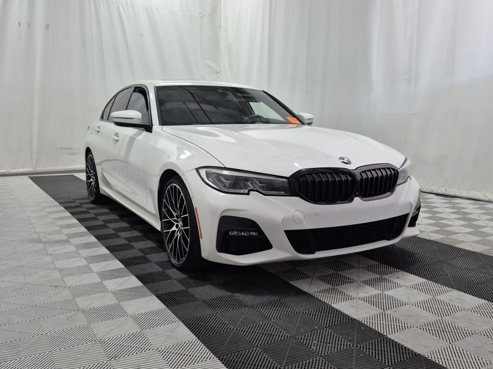 BMW 330 * CARFAX * БЕЗ ПЪРВОНАЧАЛНА ВНОСКА - изображение 2