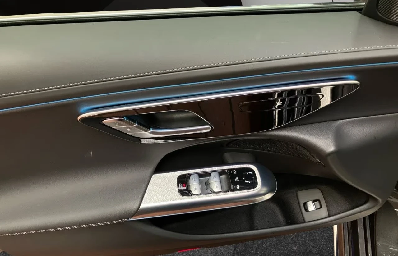 Mercedes-Benz E 300 de/AMG/PLUG-IN/360/LED/DISTRONIC/, снимка 7 - Автомобили и джипове - 53894295