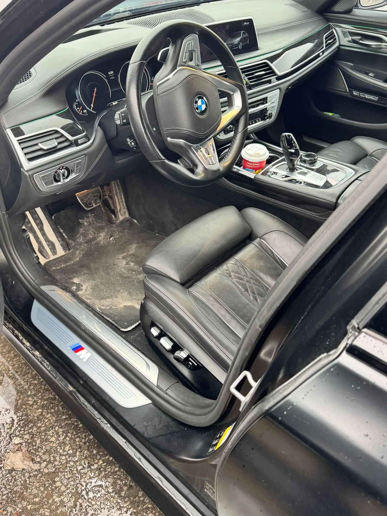 BMW 750 i xDrive/ОБДУХВАНЕ/ШИБИДАХ/ГУМИ+ ДЖАНТИ/CARFAX, снимка 8 - Автомобили и джипове - 53924045