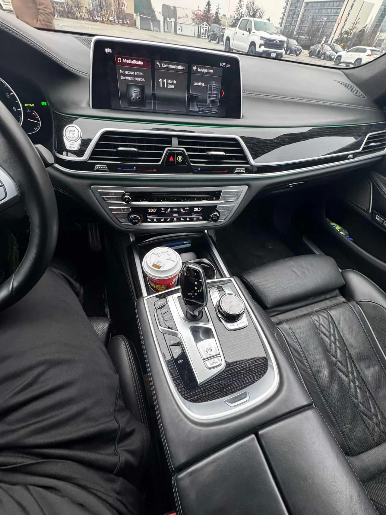 BMW 750 i xDrive/ОБДУХВАНЕ/ШИБИДАХ/ГУМИ+ ДЖАНТИ/CARFAX, снимка 10 - Автомобили и джипове - 53924045