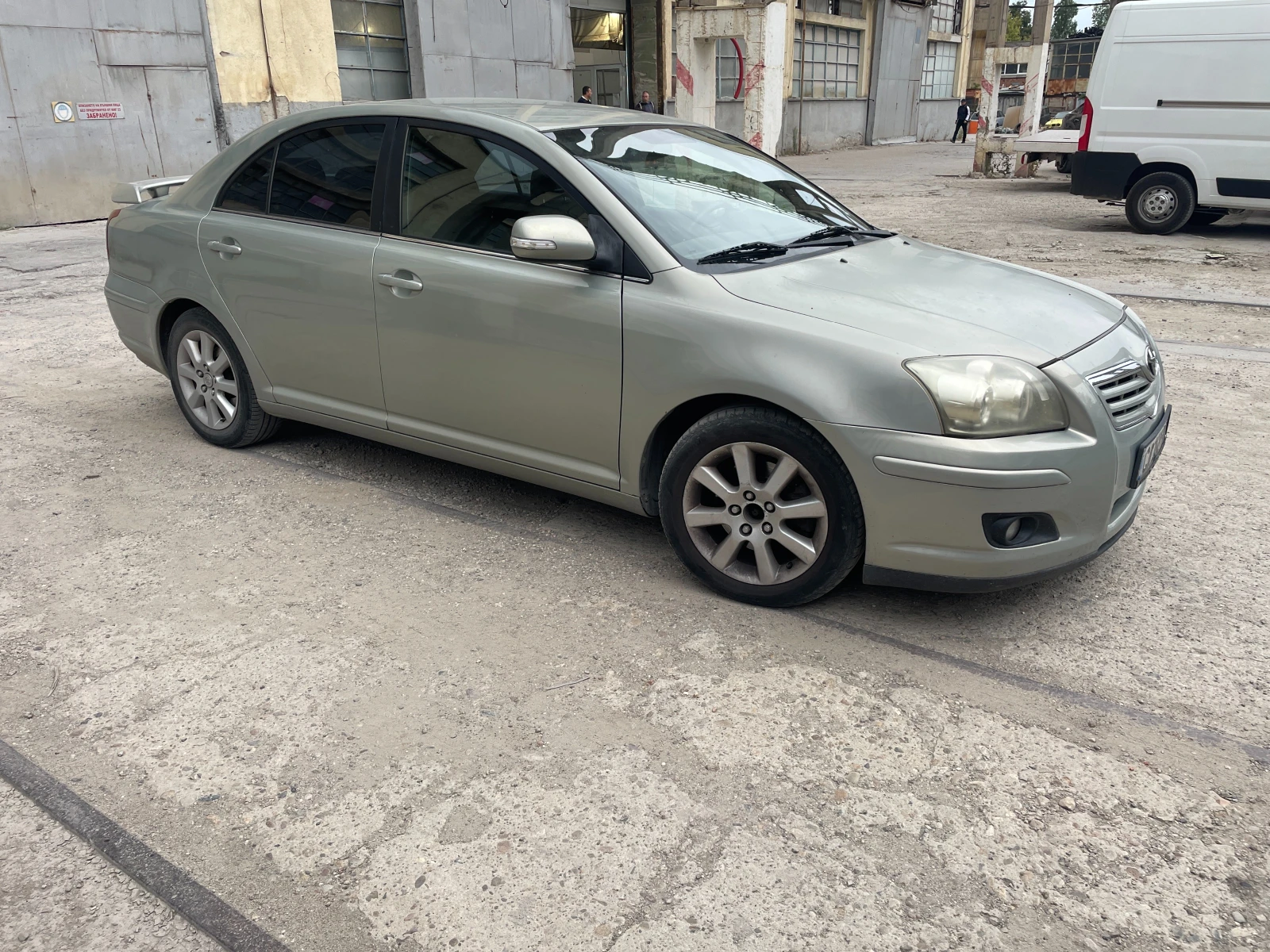 Toyota Avensis 2.2, снимка 2 - Автомобили и джипове - 54220052