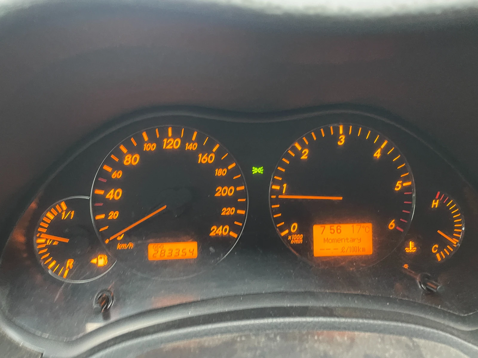 Toyota Avensis 2.2, снимка 5 - Автомобили и джипове - 54220052