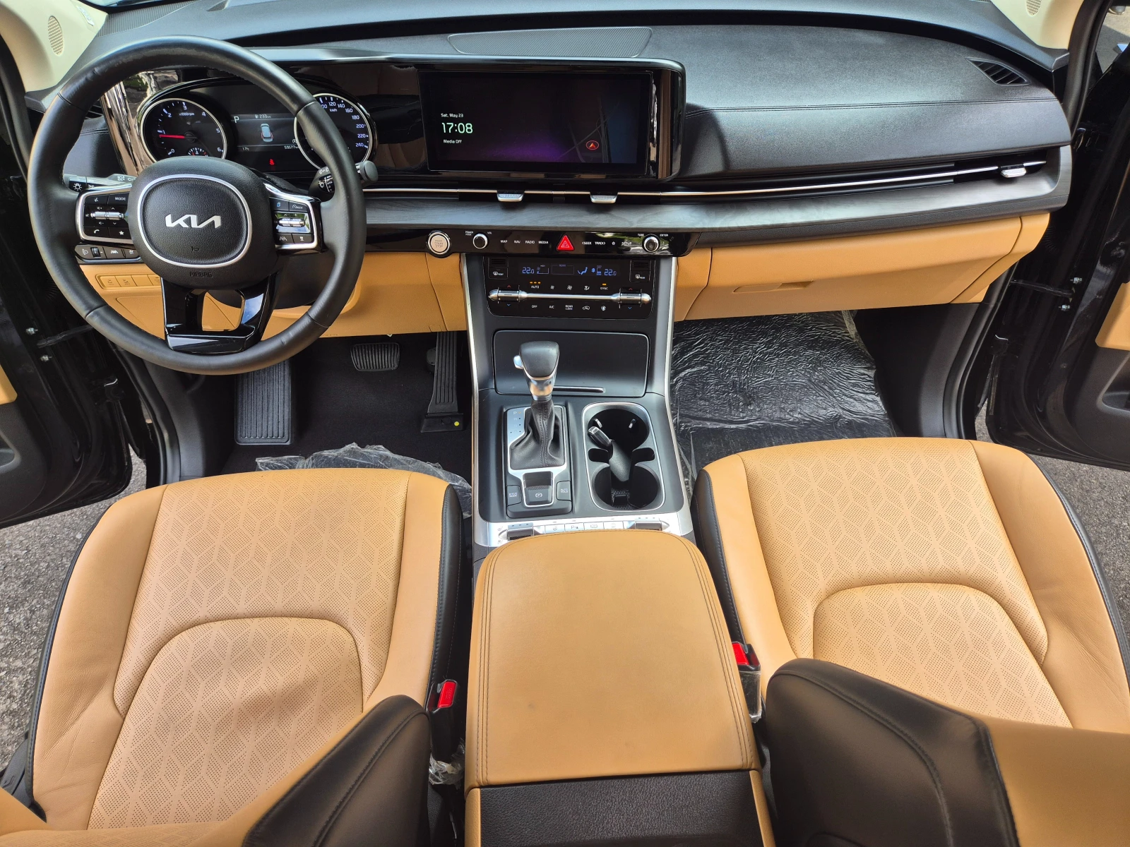 Kia Carnival 2.2 CRDI 8+ 1 ДДС - Налични 2 бр. в БГ, снимка 7 - Автомобили и джипове - 54667175