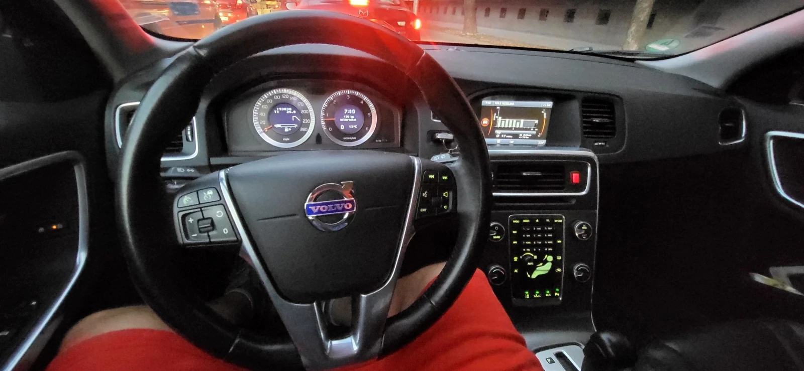 Volvo V60 D3/D4 163hp, снимка 12 - Автомобили и джипове - 54824782