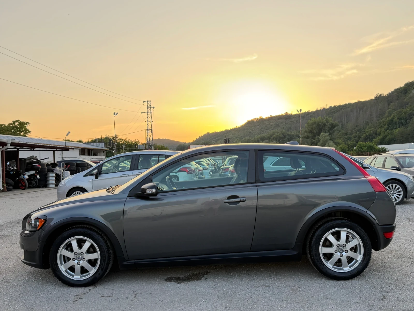 Volvo C30 2.0D XENON/ПЕРФ. СЪСТОЯНИЕ/ЛЕТИ ДЖ., снимка 6 - Автомобили и джипове - 55331657