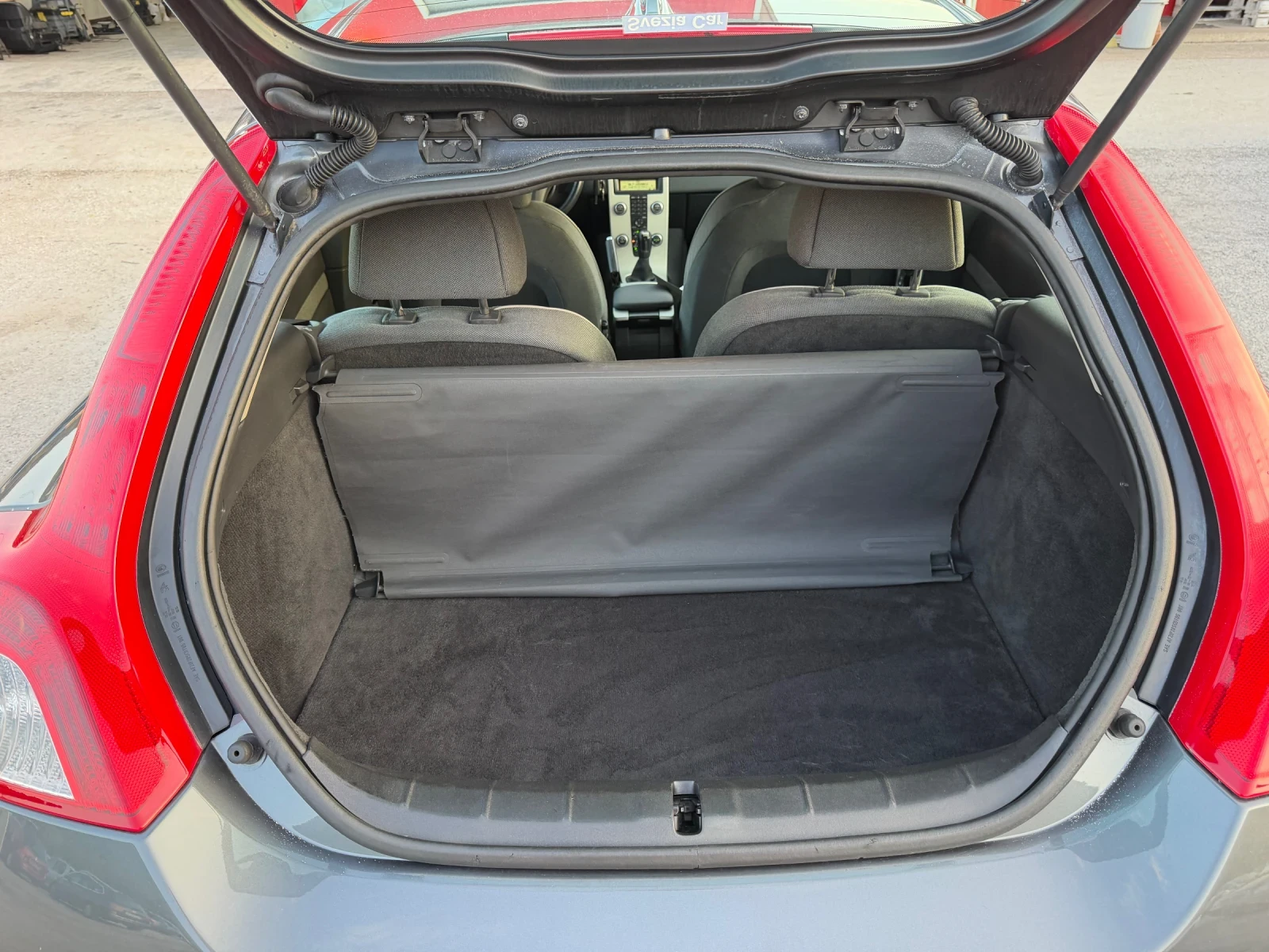 Volvo C30 2.0D XENON/ПЕРФ. СЪСТОЯНИЕ/ЛЕТИ ДЖ., снимка 14 - Автомобили и джипове - 55331657