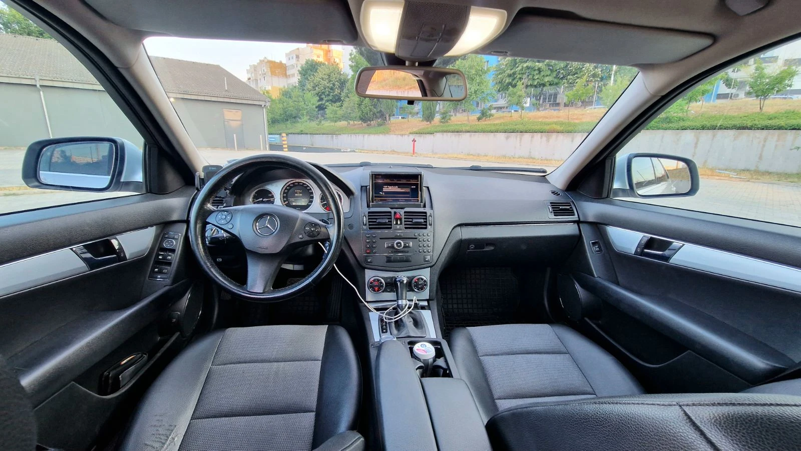 Mercedes-Benz C 320 Avantgarde, снимка 8 - Автомобили и джипове - 55334885