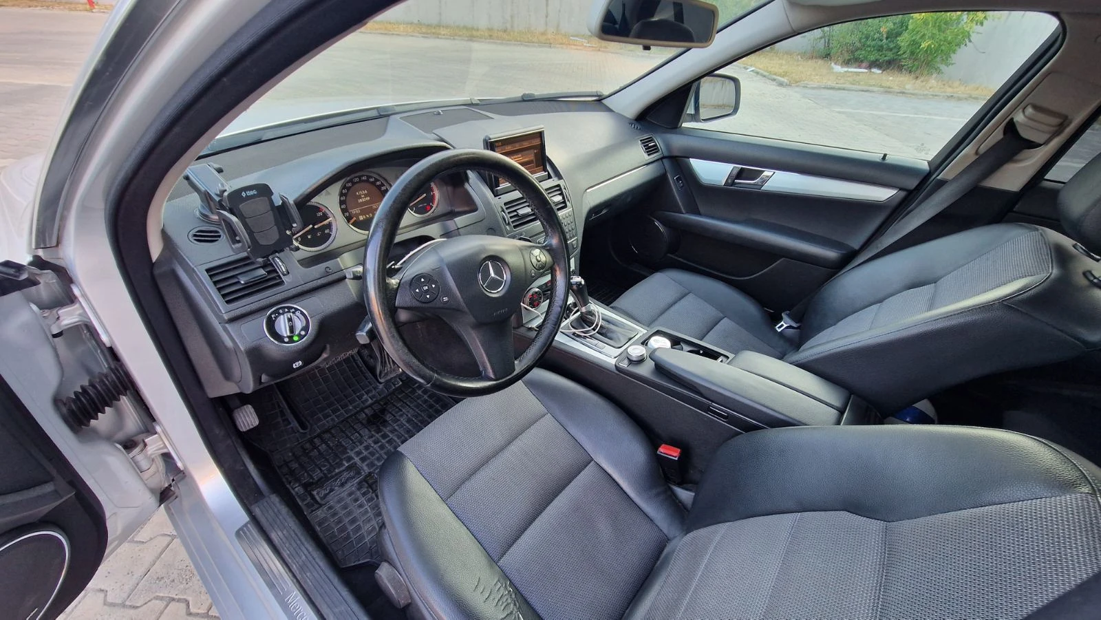 Mercedes-Benz C 320 Avantgarde, снимка 9 - Автомобили и джипове - 55334885